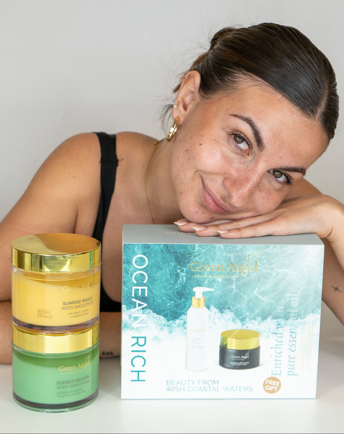 Kūno šveitiklis SUNRISE MAGIC 400 g + DOVANA
