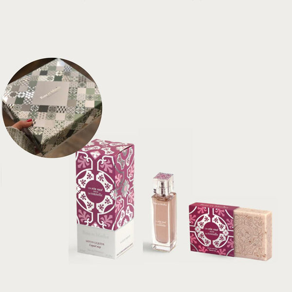 Dovanų rinkinys UN DÉJEUNER SOUS LA TONNELLE 30 ml parfumuotas vanduo (EDP) + 315 ml aromatinis prausiklis + 100 g aromatinis muilas - THE HOME STORY
